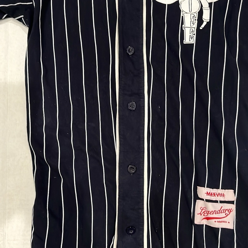 Switch Remarkable Legendary Black & White Pinstriped Shirt with Logo.    SIZE L - Picture 4 of 11